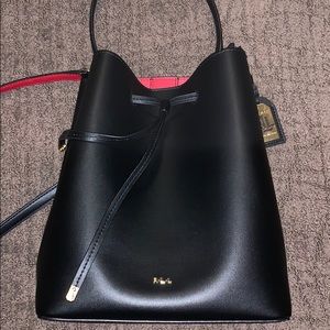 Lauren Drawstring bucket bag black/red